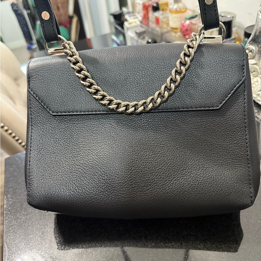 Louis Vuitton Lock me 2 - Picture 2 of 6